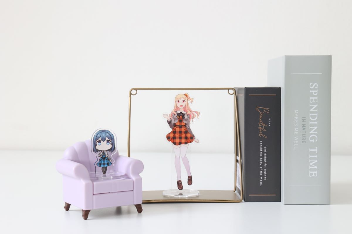 アクリルグッズを並べて飾った作例