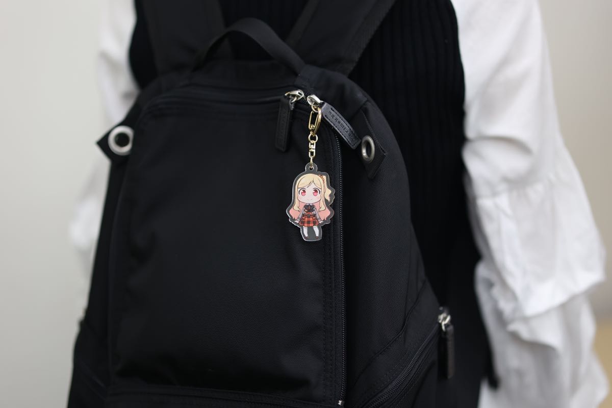 バッグに付けたアクリルキーホルダーの作例